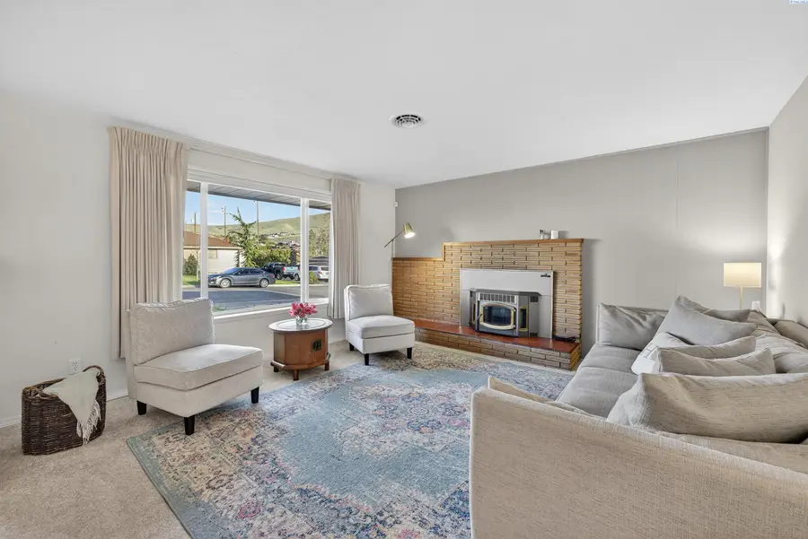 935 Parkside Dr, Prosser, WA 99350 - #3