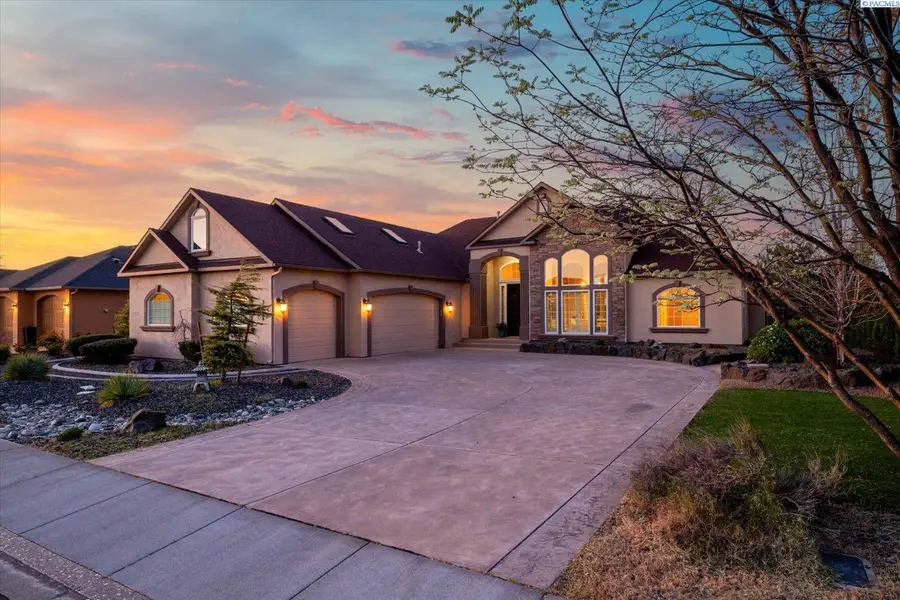 3068 Bluffs Dr, Richland, WA 99354 - #2