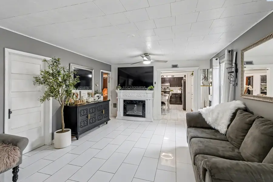 1106 Kearney Ave, Sunnyside, WA 98944 - #2