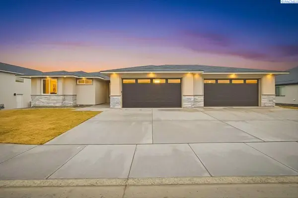 825 Thebes St, West Richland, WA 99353