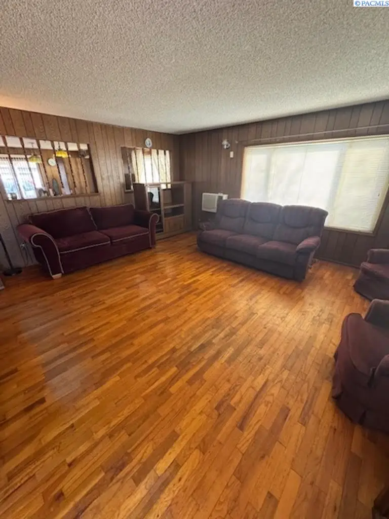 2821 Grandview Pavement, Mabton, WA 98935 - #3