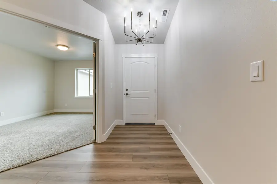 6150 W 30th Pl, Kennewick, WA 99338 - #2