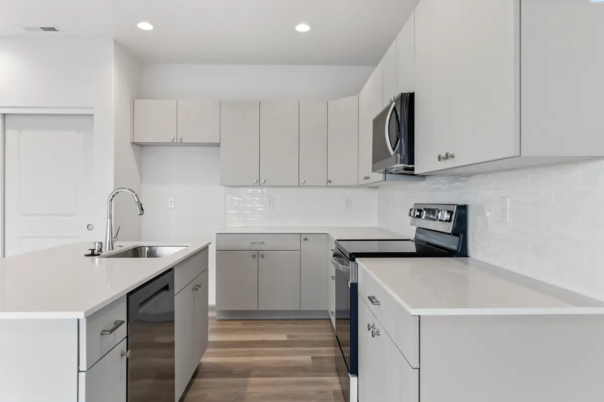 7596 Grapevine Ct, West Richland, WA 99353 - #1