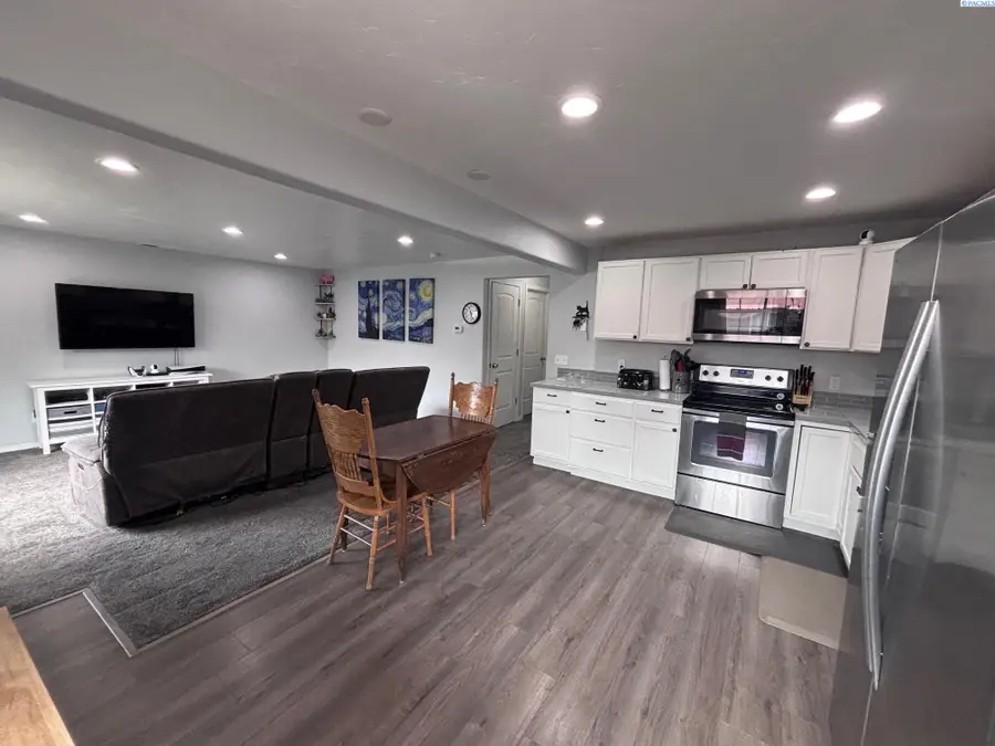 526 S 40th Ave #d-210 #D-210, West Richland, WA 99353 - #2