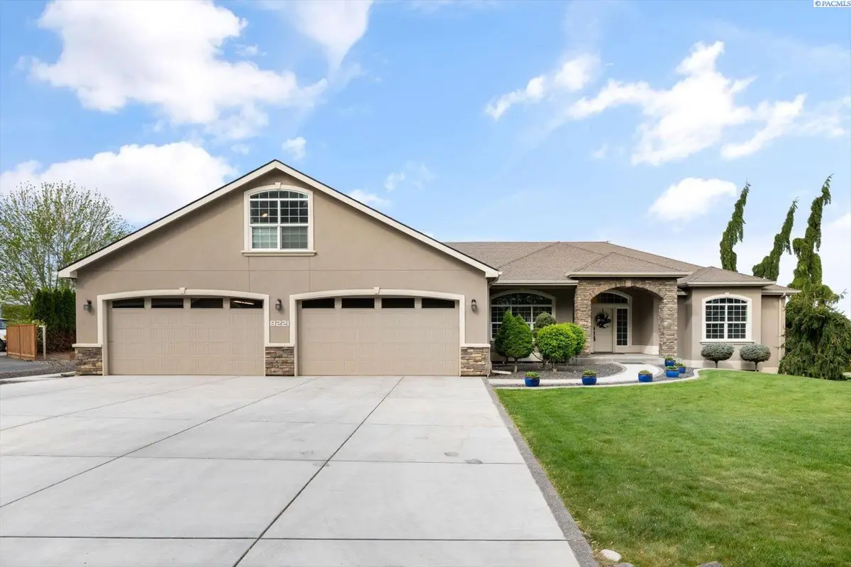 8221 W 10th Ave, Kennewick, WA 99336 - #1