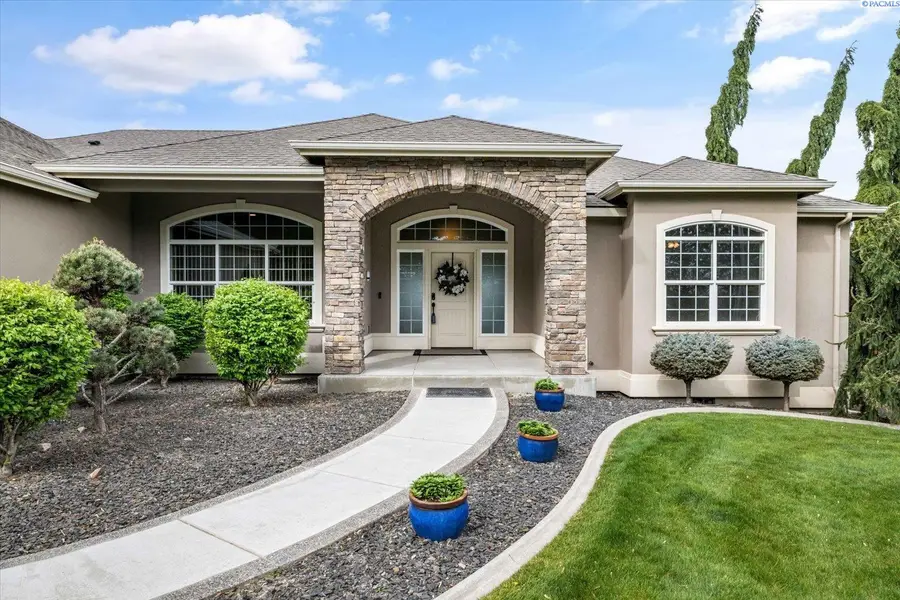 8221 W 10th Ave, Kennewick, WA 99336 - #2