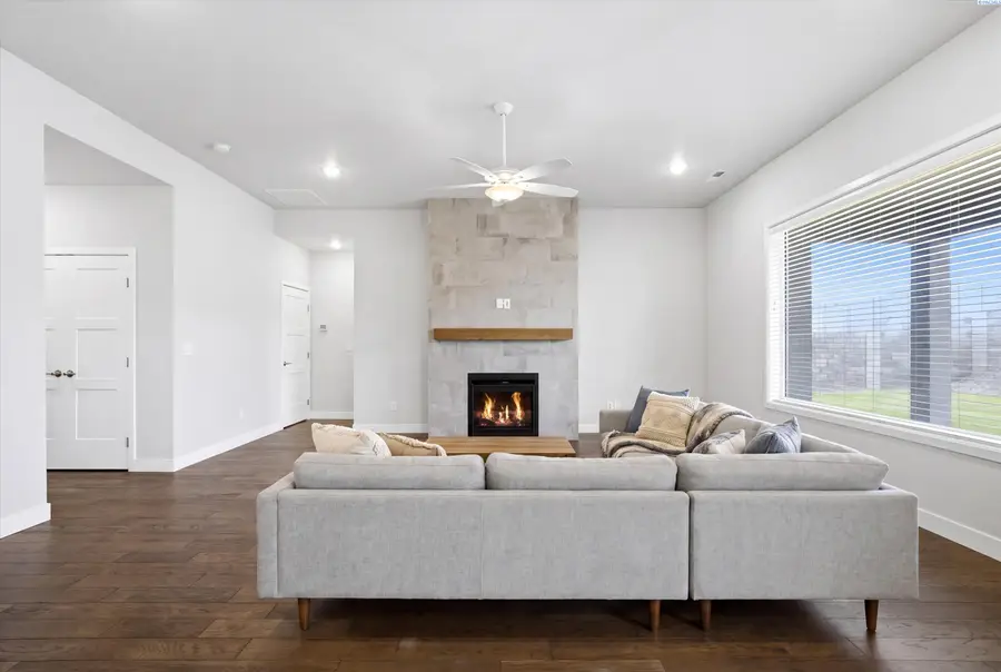 654 Lazio Way, Richland, WA 99352 - #3