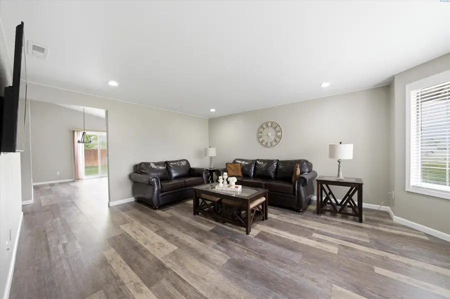 6207 Camden Dr, Pasco, WA 99301 - #2