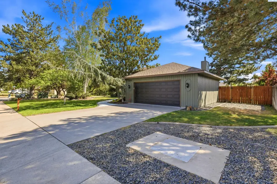 303 Spring Street, Richland, WA 99354 - #2