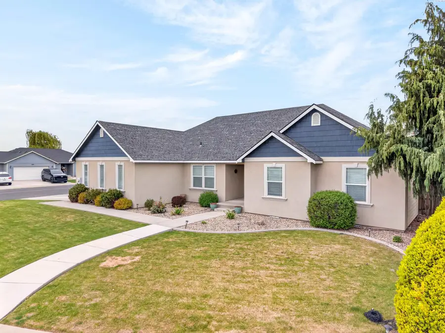 1911 Wyant Dr, Grandview, WA 98930 - #2