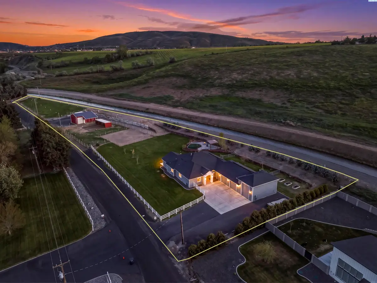 2807 N Riverside Drive, West Richland, WA 99353 - #1