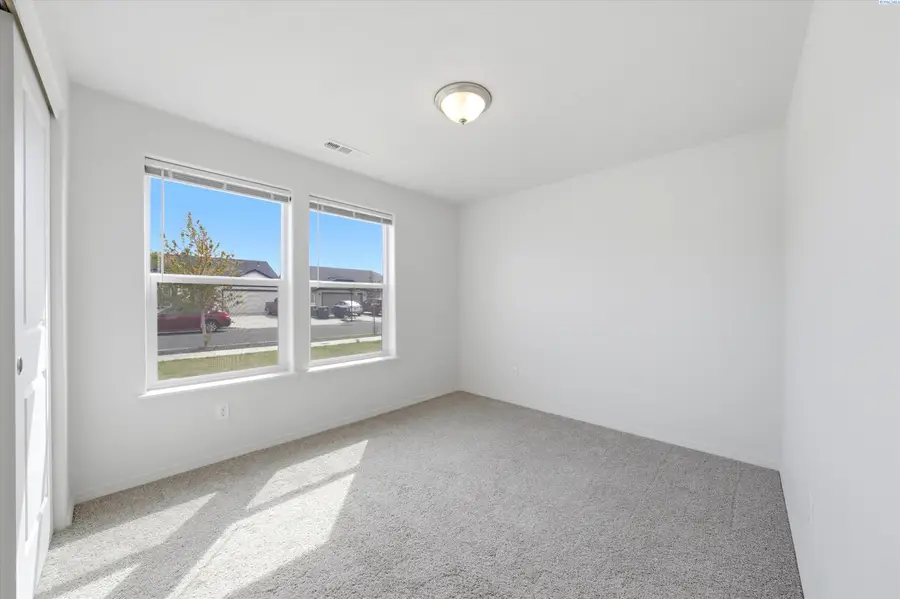 1032 W Sequoia Rd, Moses Lake, WA 98837 - #3