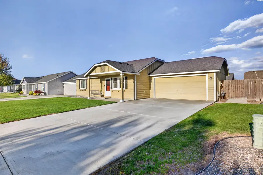 5817 W Washougal Ln, Pasco, WA 99301 - #2