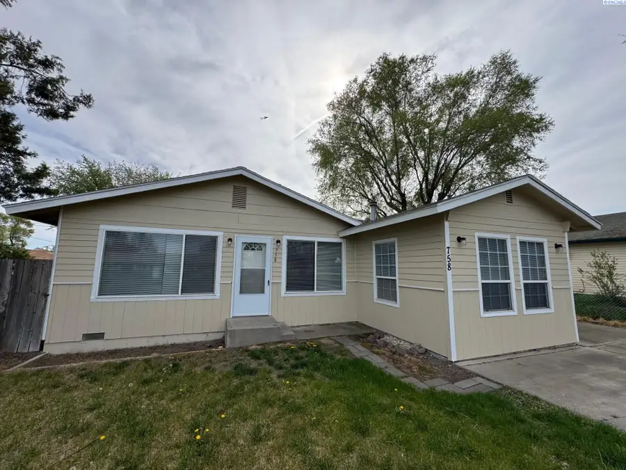 758 S Second Ave, Connell, WA 99326 - #2