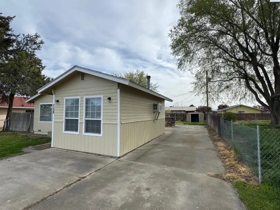 758 S Second Ave, Connell, WA 99326 - #3