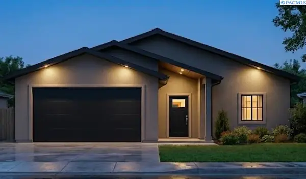 313 Hogan St, Sunnyside, WA 98944