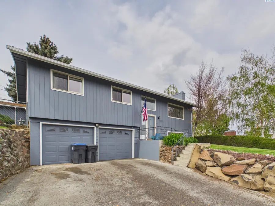 106 N 12th St, Selah, WA 98942 - #2