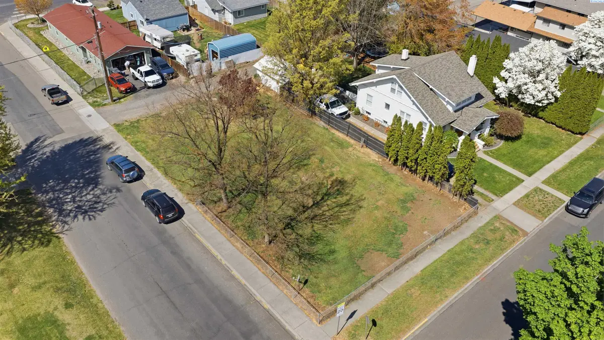 843 Court St, Prosser, WA 99350 - #1