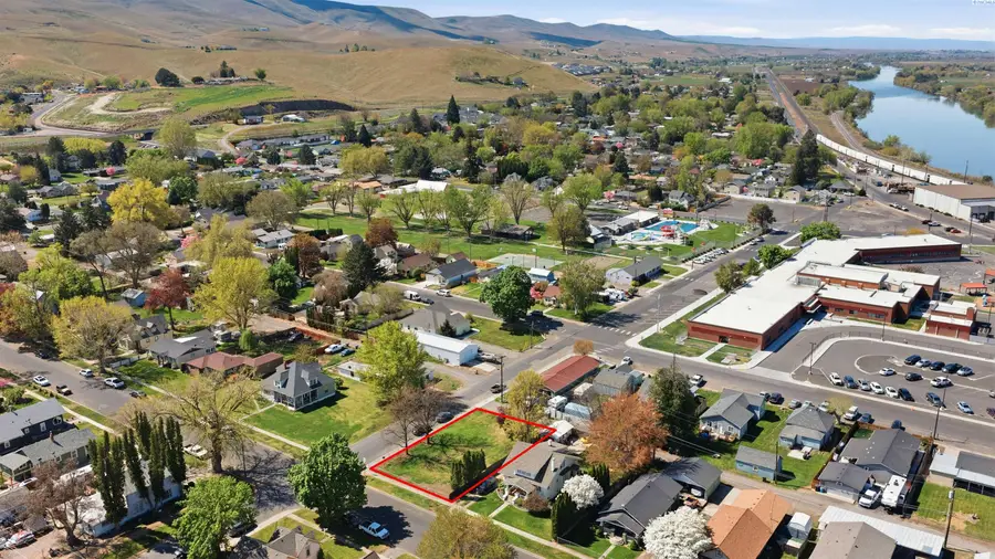 843 Court St, Prosser, WA 99350 - #3