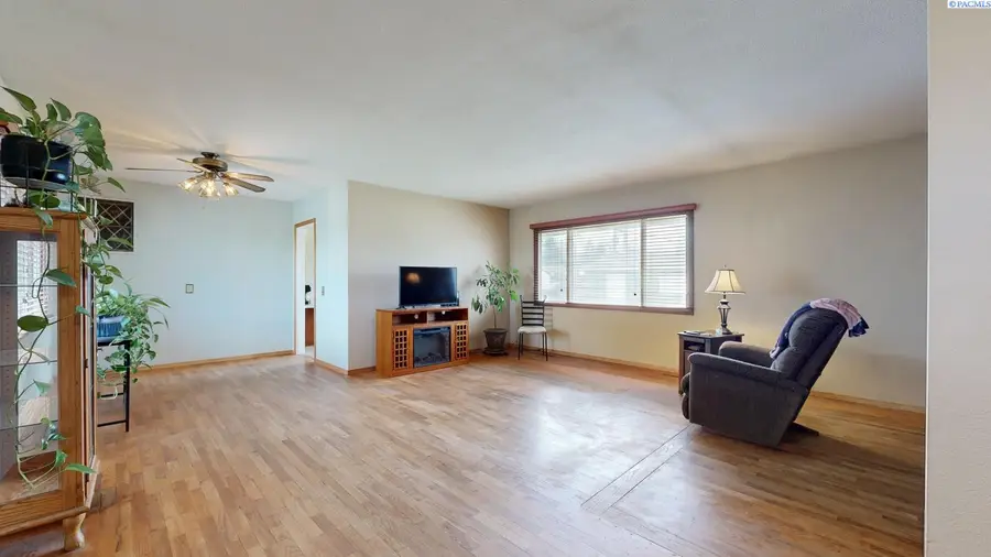 6705 W Bonnie Avenue, Kennewick, WA 99336 - #3