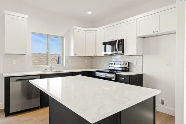 7480 Grapevine Ct, West Richland, WA 99353