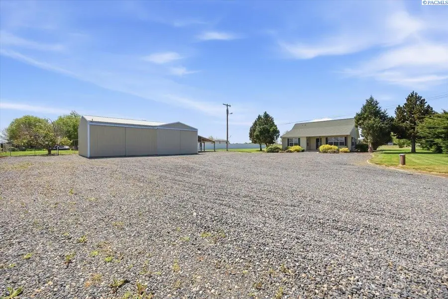 72405 E 3rd Ave, Plymouth, WA 99346 - #2