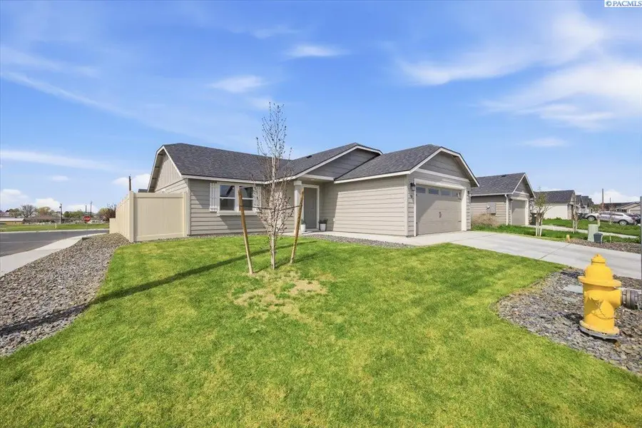 700 Regina Pl, Grandview, WA 98930 - #2