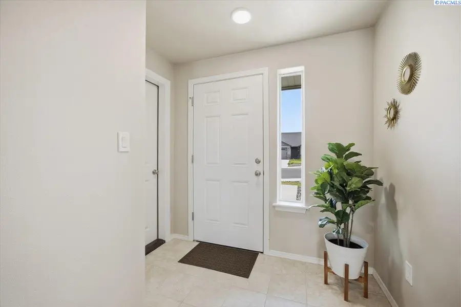 700 Regina Pl, Grandview, WA 98930 - #3