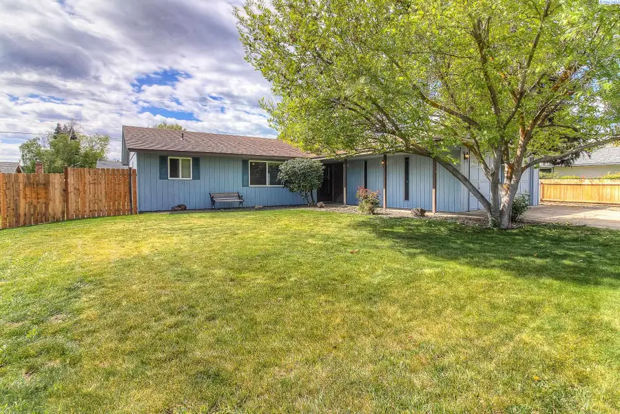 2906 W Viola Avenue, Yakima, WA 98902 - #2
