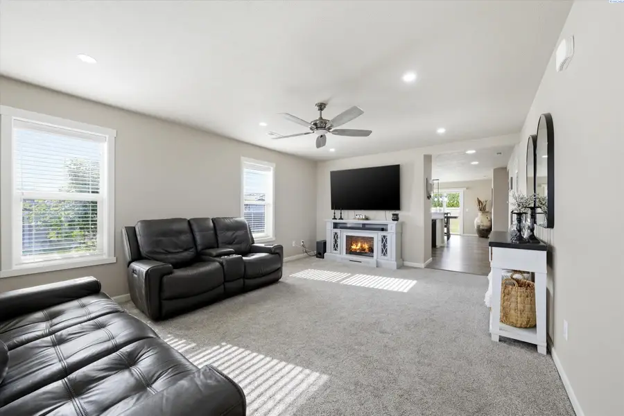 5617 Springfield Dr, Pasco, WA 99301 - #3