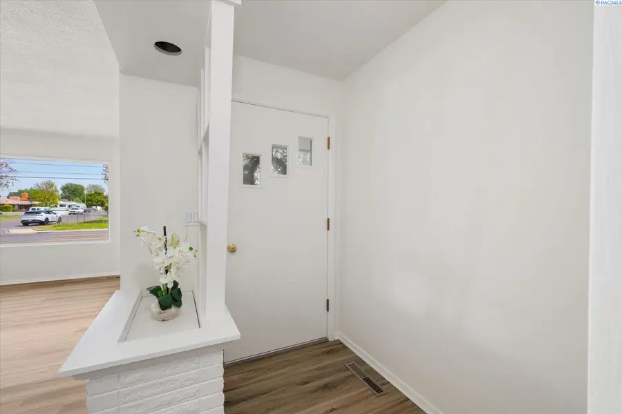 208 S Morain, Kennewick, WA 99336 - #3