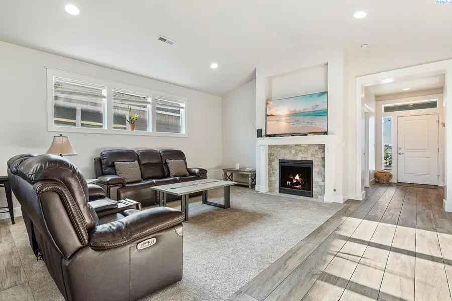 5997 W 41st Ave, Kennewick, WA 99338 - #3