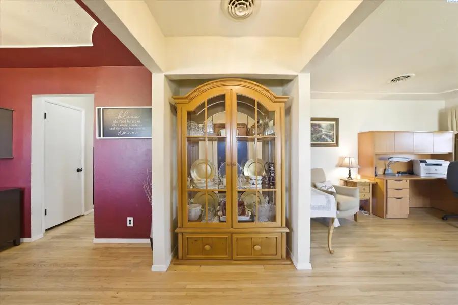 1721 W 12th Ave, Kennewick, WA 99337 - #3