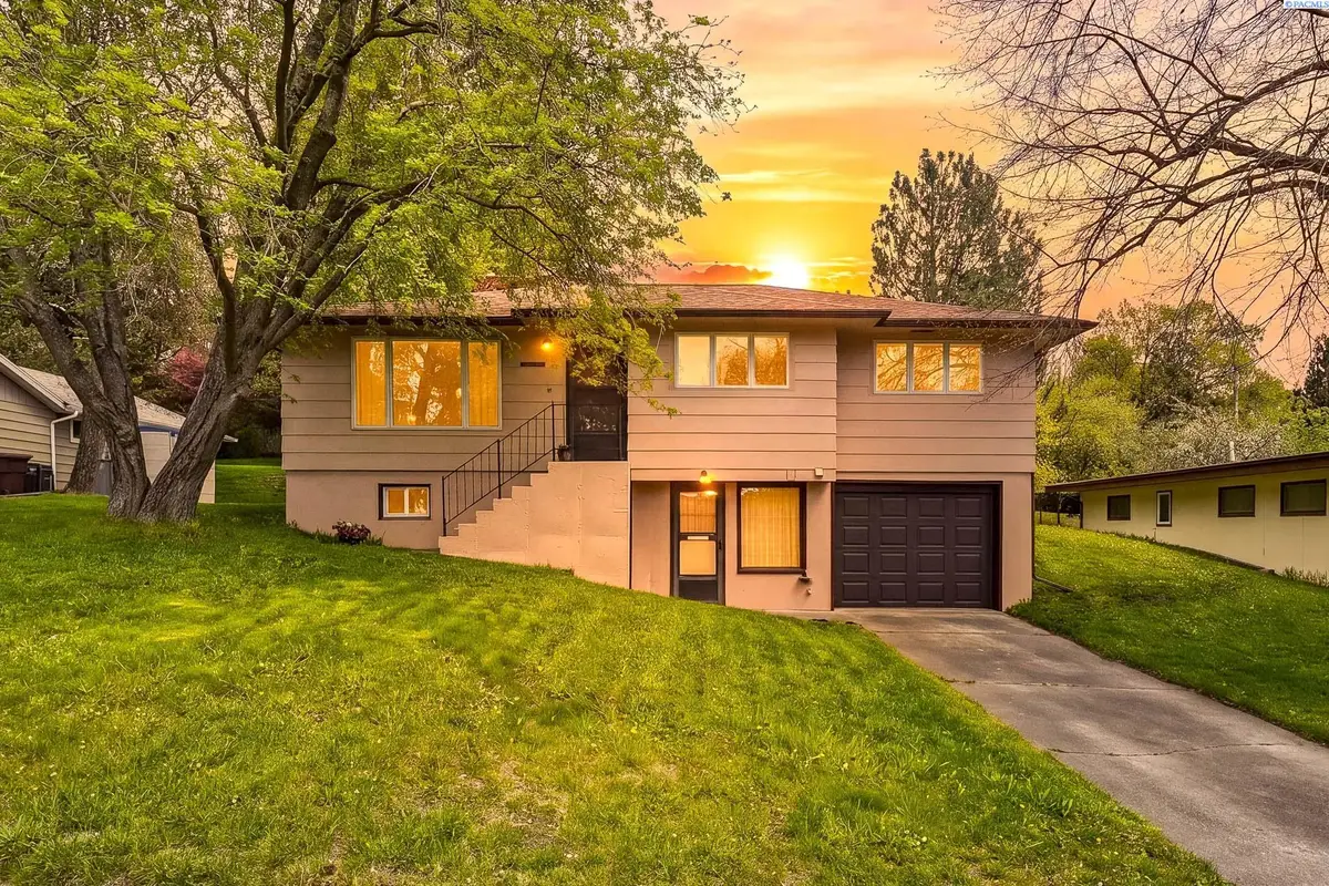 1210 NW Clifford St, Pullman, WA 99163-3304 - #1