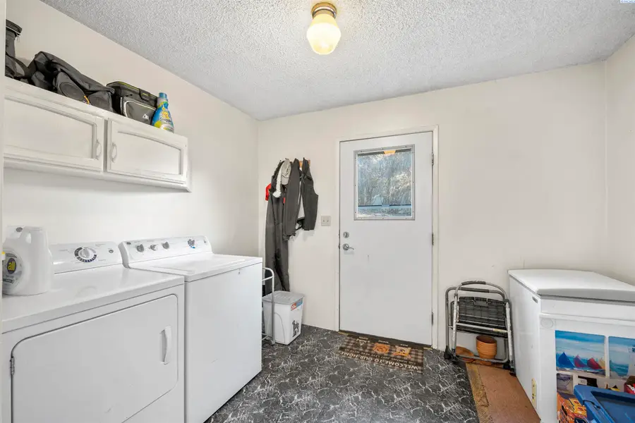 210 N Bridge St, Palouse, WA 99161 - #3