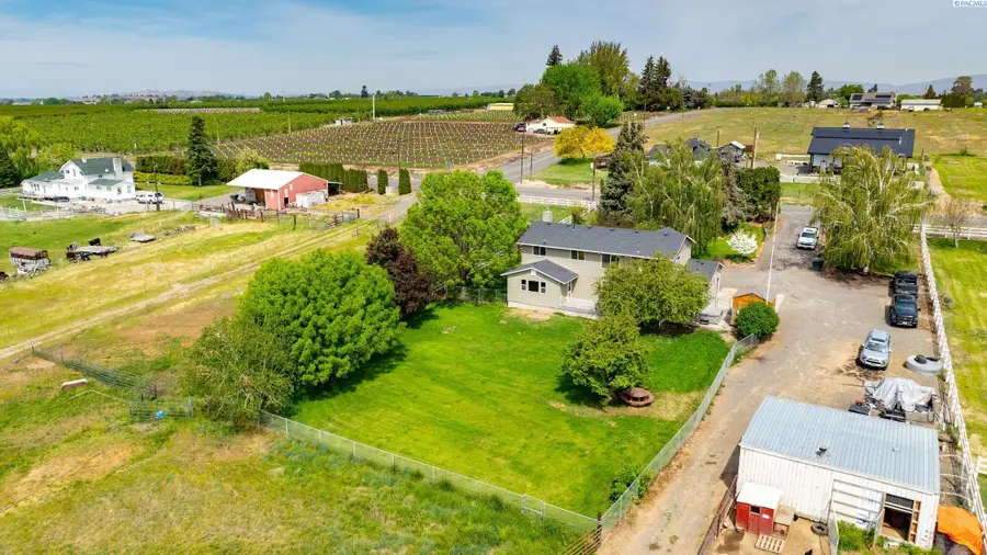 400 Charvet Rd, Grandview, WA 98930 - #3