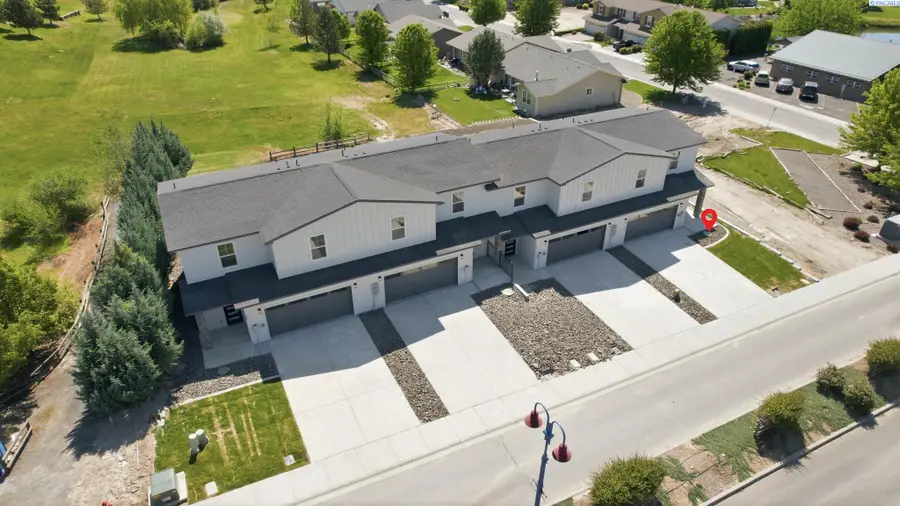 803 Fountain Blvd, Zillah, WA 98953 - #2