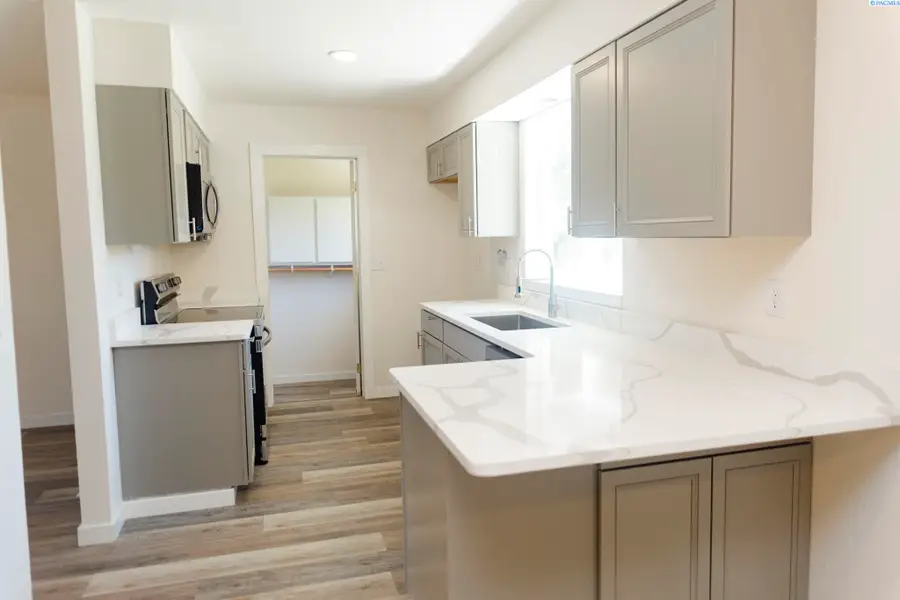 5015 W 6th Pl, Kennewick, WA 99336 - #2