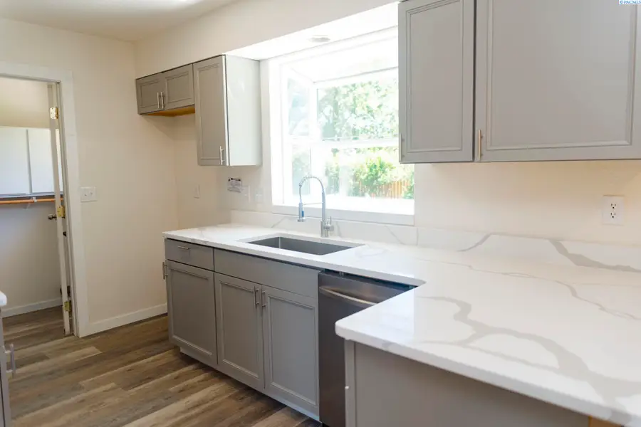 5015 W 6th Pl, Kennewick, WA 99336 - #3