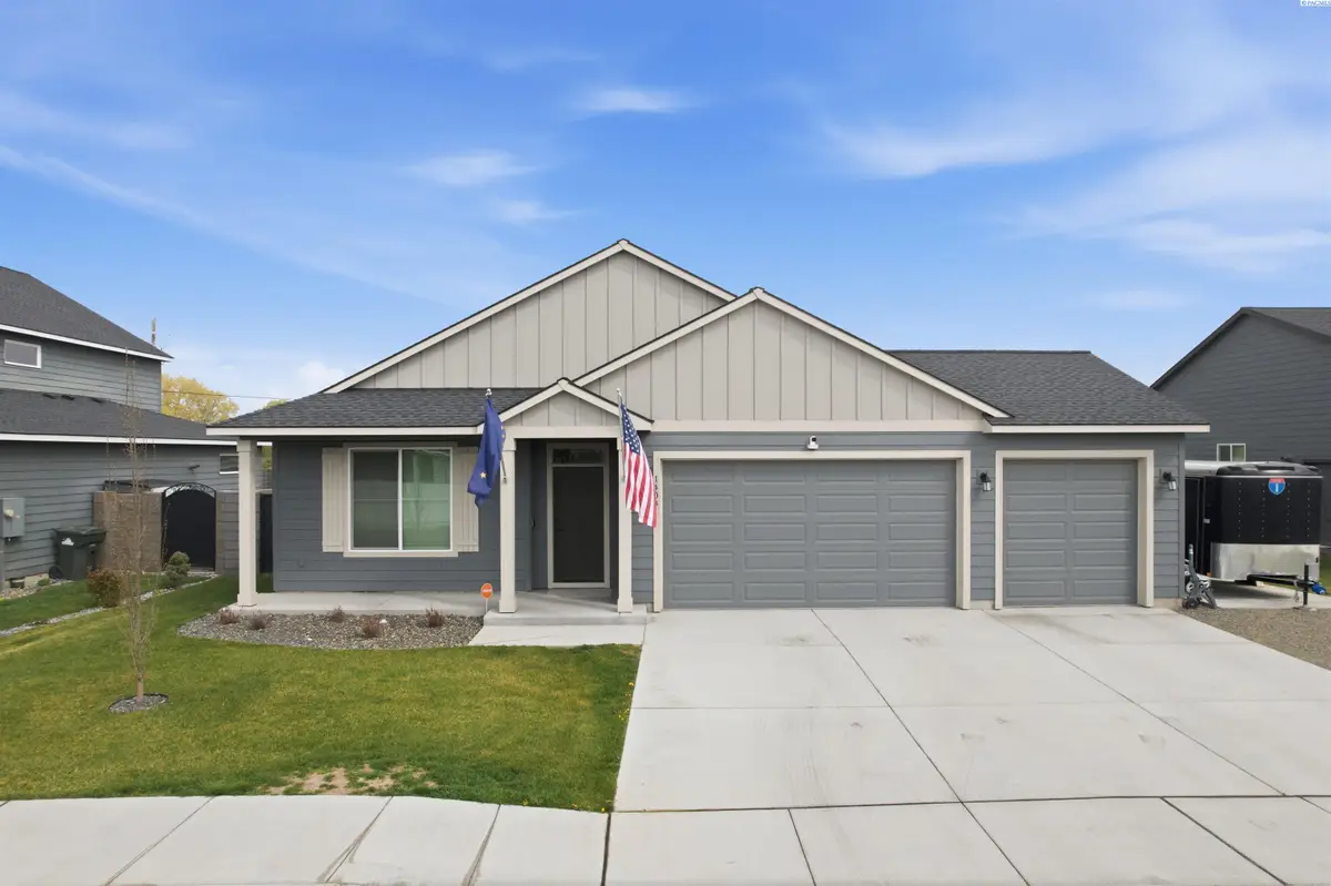 1403 Diamond Ave, Grandview, WA 98930 - #1