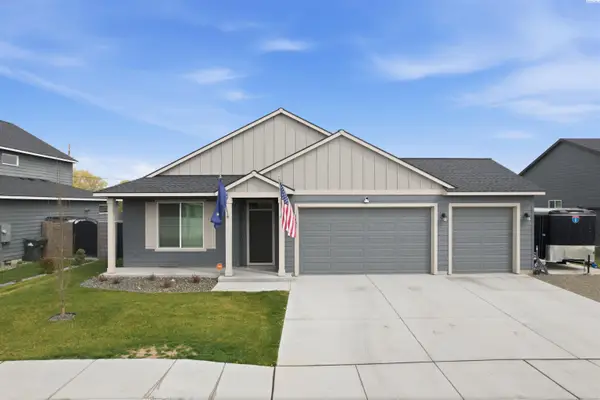 1403 Diamond Ave, Grandview, WA 98930