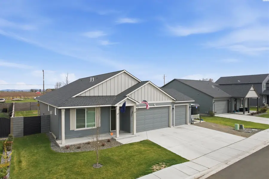 1403 Diamond Ave, Grandview, WA 98930 - #2