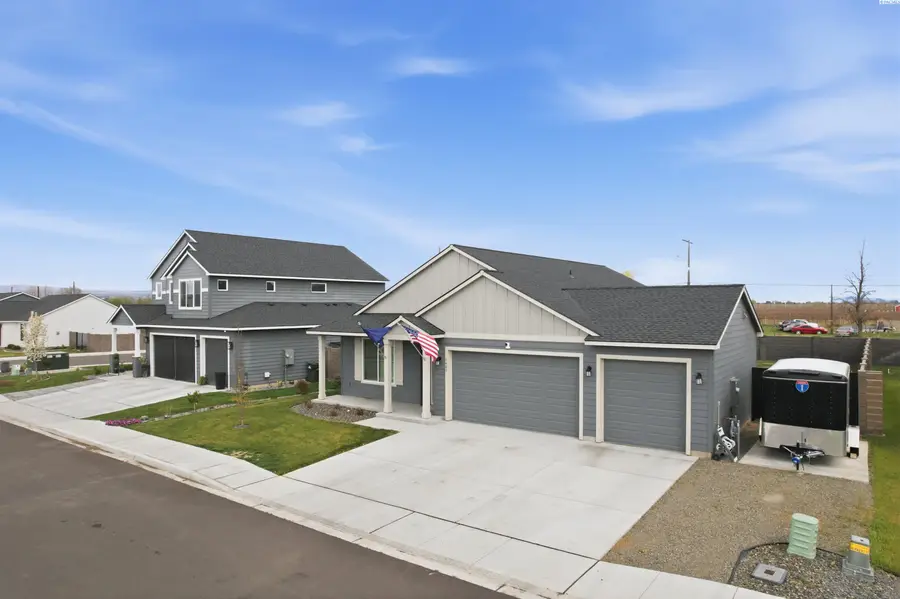 1403 Diamond Ave, Grandview, WA 98930 - #3
