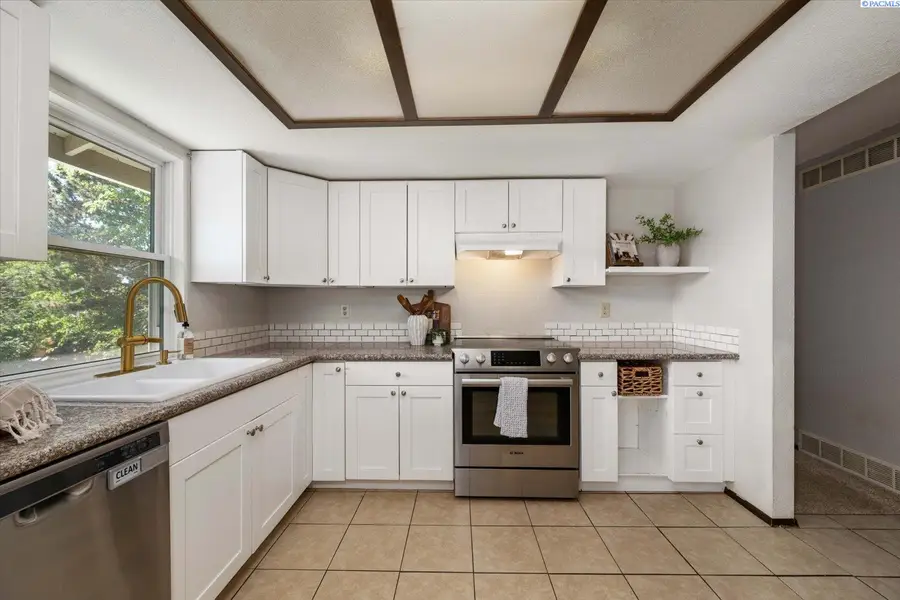 8309 W Deschutes Ave, Kennewick, WA 99336 - #3