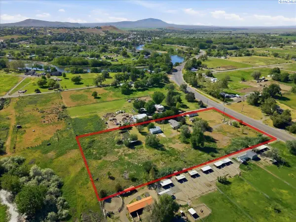 2723 Van Giesen, West Richland, WA 99354-4930