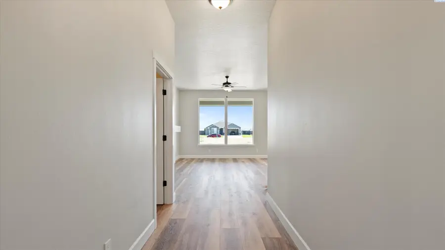 8809 Dusty Maiden Dr, Pasco, WA 99301 - #2