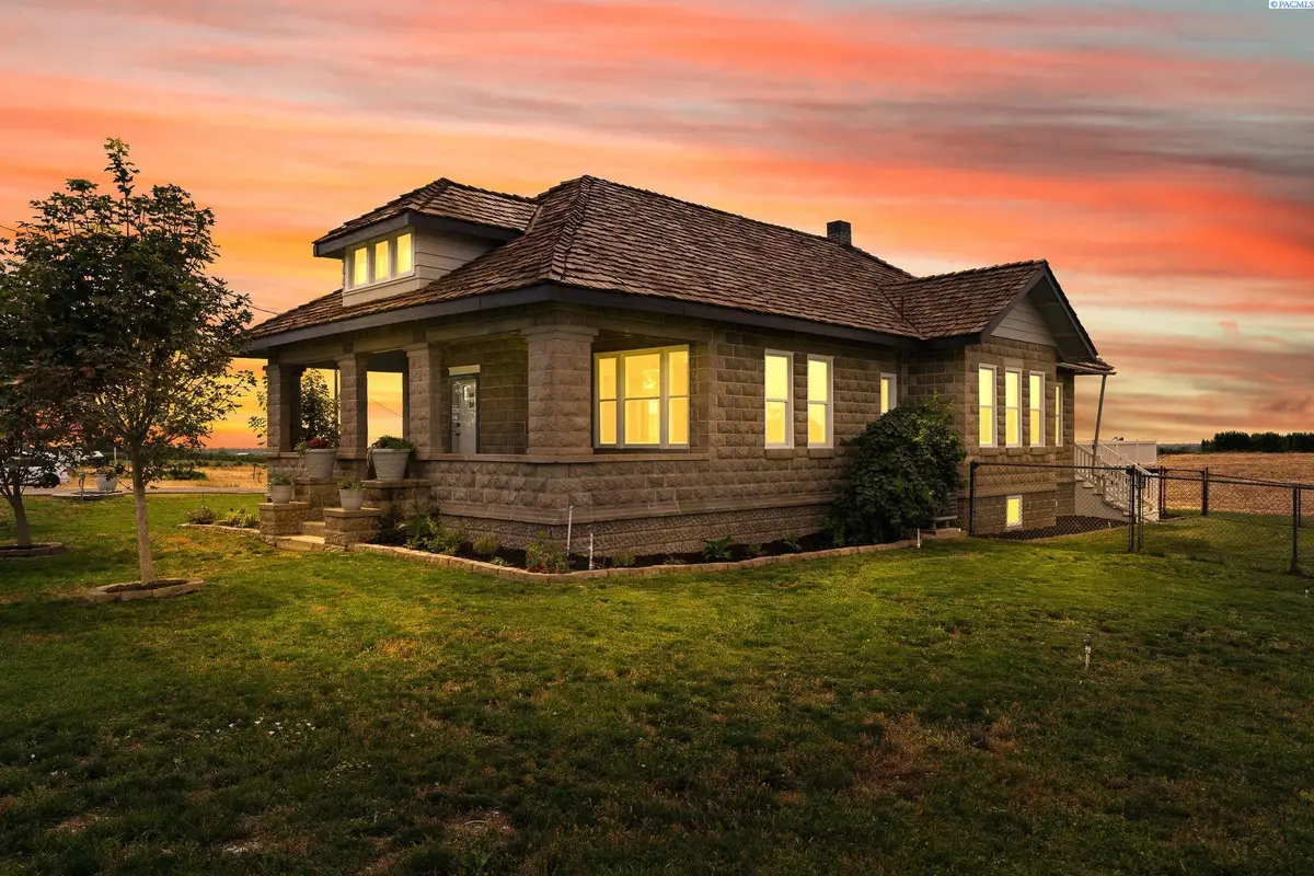 650 White Rd, Zillah, WA 98953 - #1