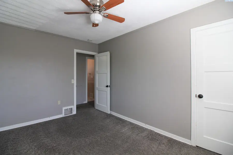 402 Benham Street, Richland, WA 99352 - #3