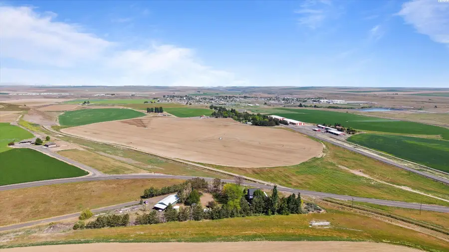 411 Moon Rd., Connell, WA 99326 - #2