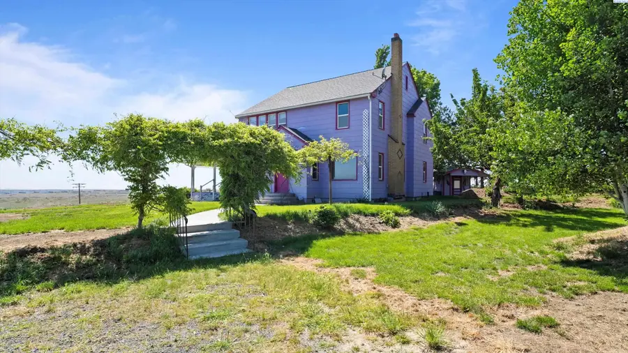 411 Moon Rd., Connell, WA 99326 - #3